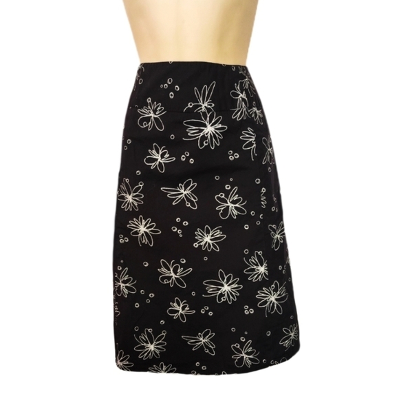 Rafaella Dresses & Skirts - Rafaella Skirt 97% Cotton Floral Black Size 10